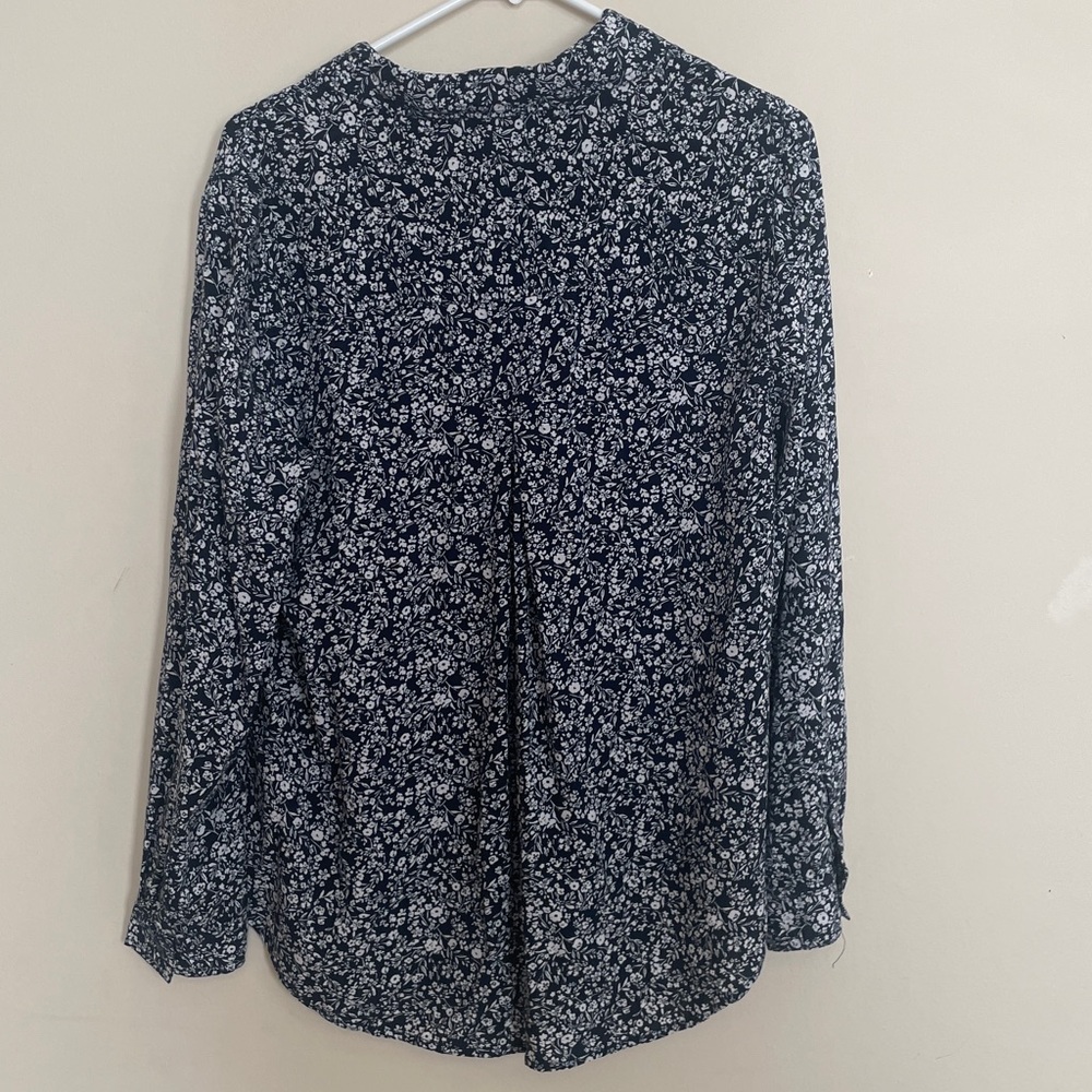 BeachLunchLounge‎ Blue and White Floral Button up Blouse Size Large - Picture 7 of 7